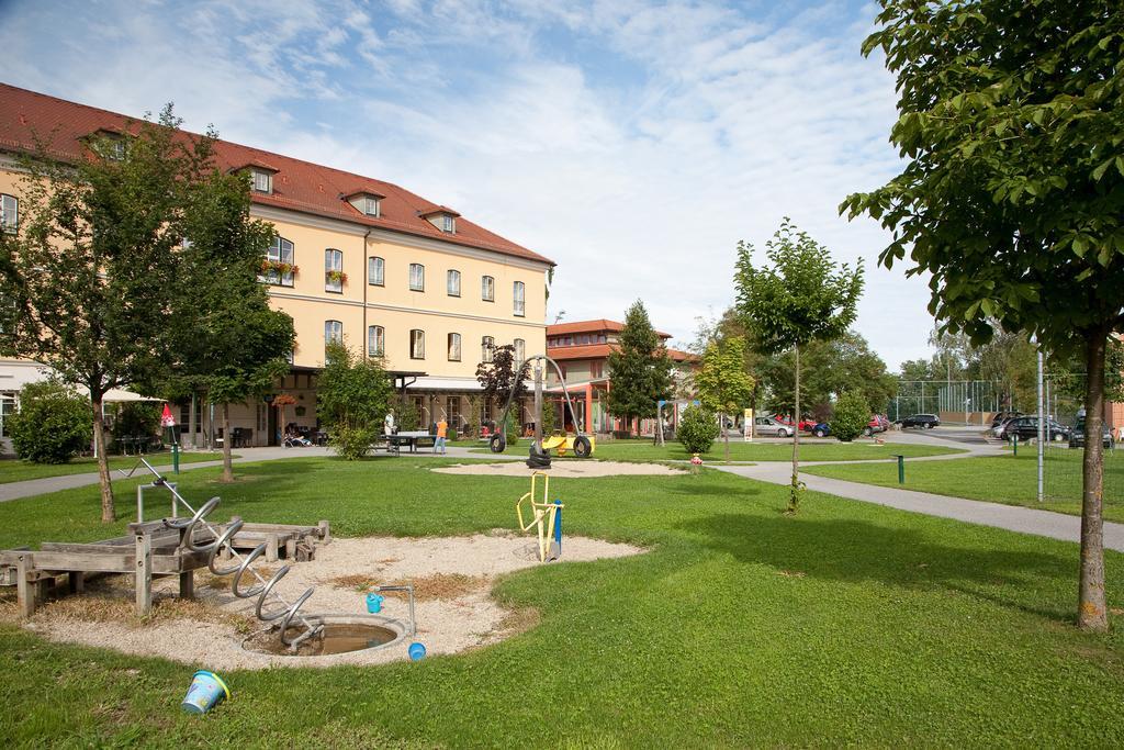 JUFA Hotel Fürstenfeld Exterior foto